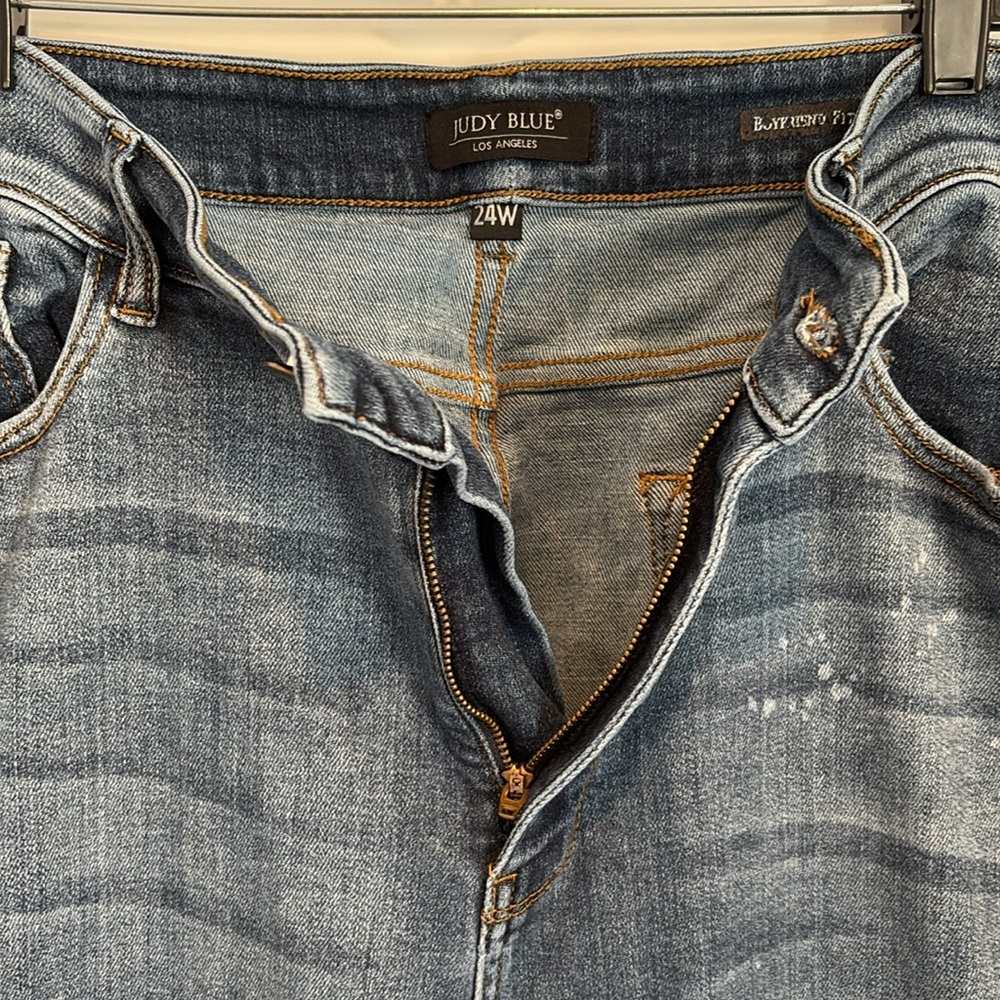 Judy Blue Boyfriend Fit jeans - distressed & intentional bleach spots - Picture 3 of 16
